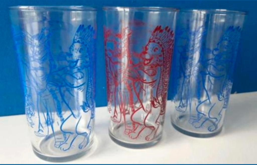 Retro kinderglazen/Indianen totem, Glas of Glazen, Gebruikt, Ophalen of Verzenden, Glas