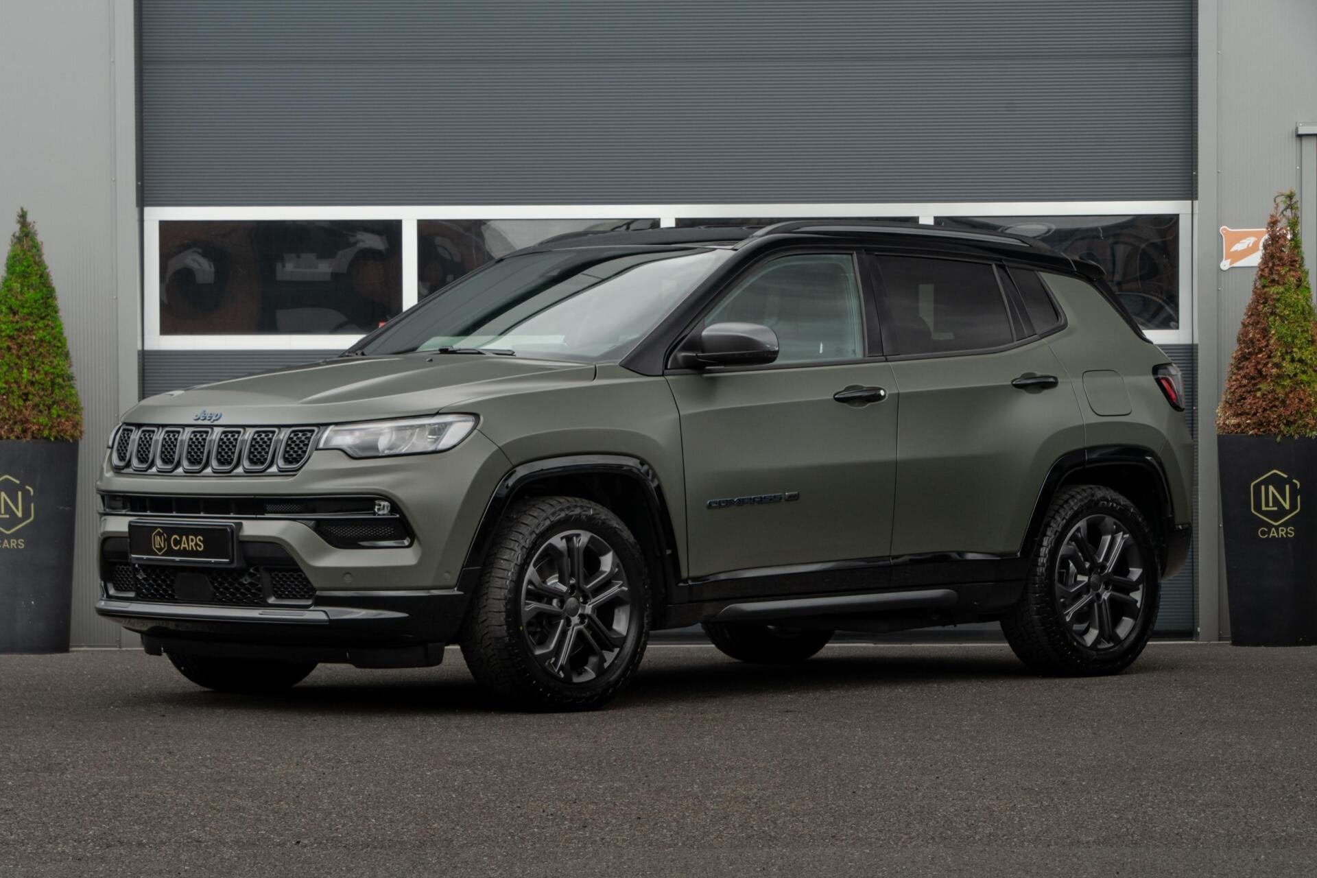 Jeep Compass 4xe 240 Plug-in Hybrid 80th anniversary | Dab, Gebruikt, Zwart, 4 cilinders, Leder en Stof