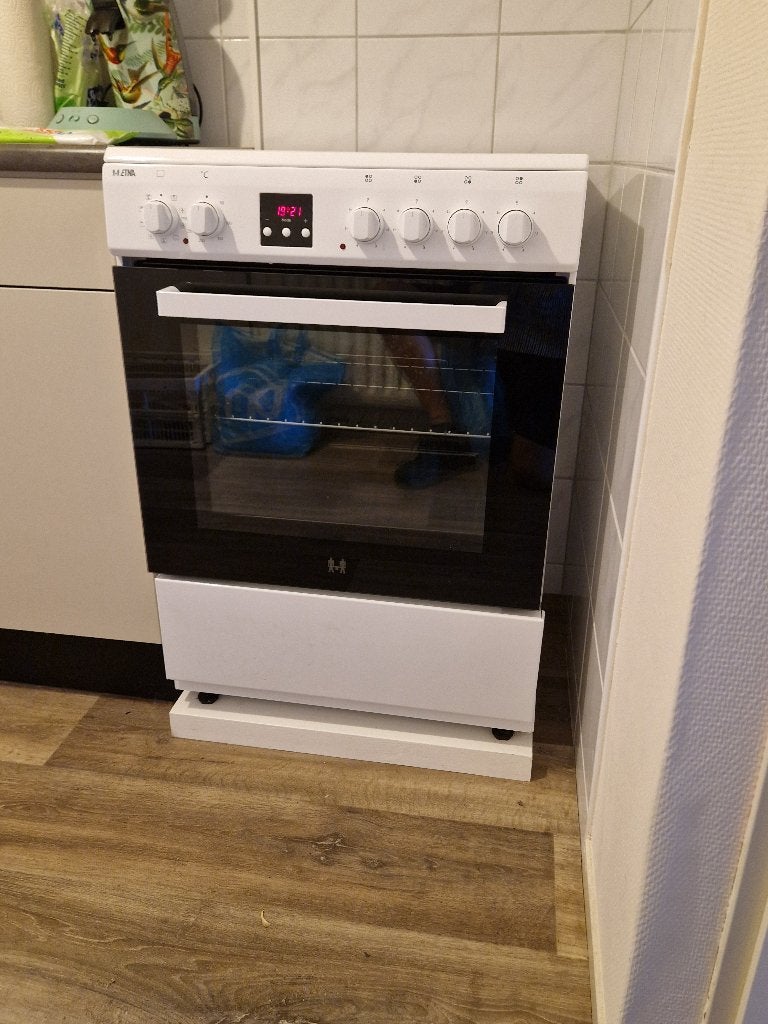 Etna - Elektrisch fornuis, Witgoed en Apparatuur, Ophalen, Gebruikt, 4 kookzones, 85 tot 90 cm