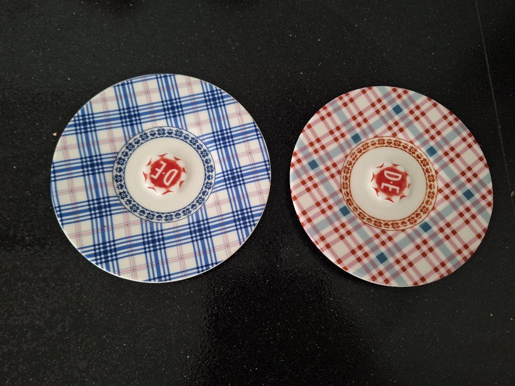 GEVRAAGD Schoteltjes Douwe Egberts Hindelooper aardewerk, Huis en Inrichting, Overige merken, Ophalen of Verzenden, Zo goed als nieuw