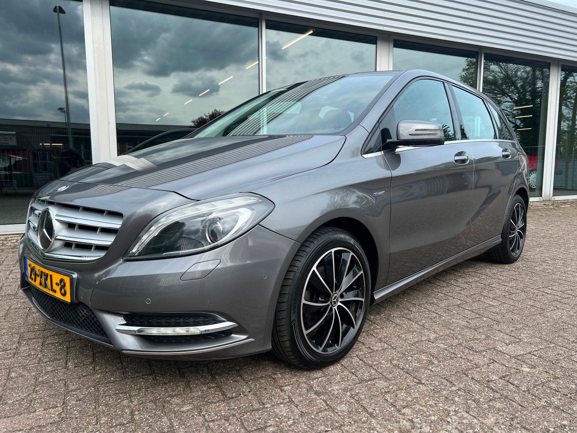 Mercedes-Benz B-klasse 180 Led, Xenon, Trekhaak, OrigNL, Auto's, Voorwielaandrijving, Euro 5, Gebruikt, 1295 kg