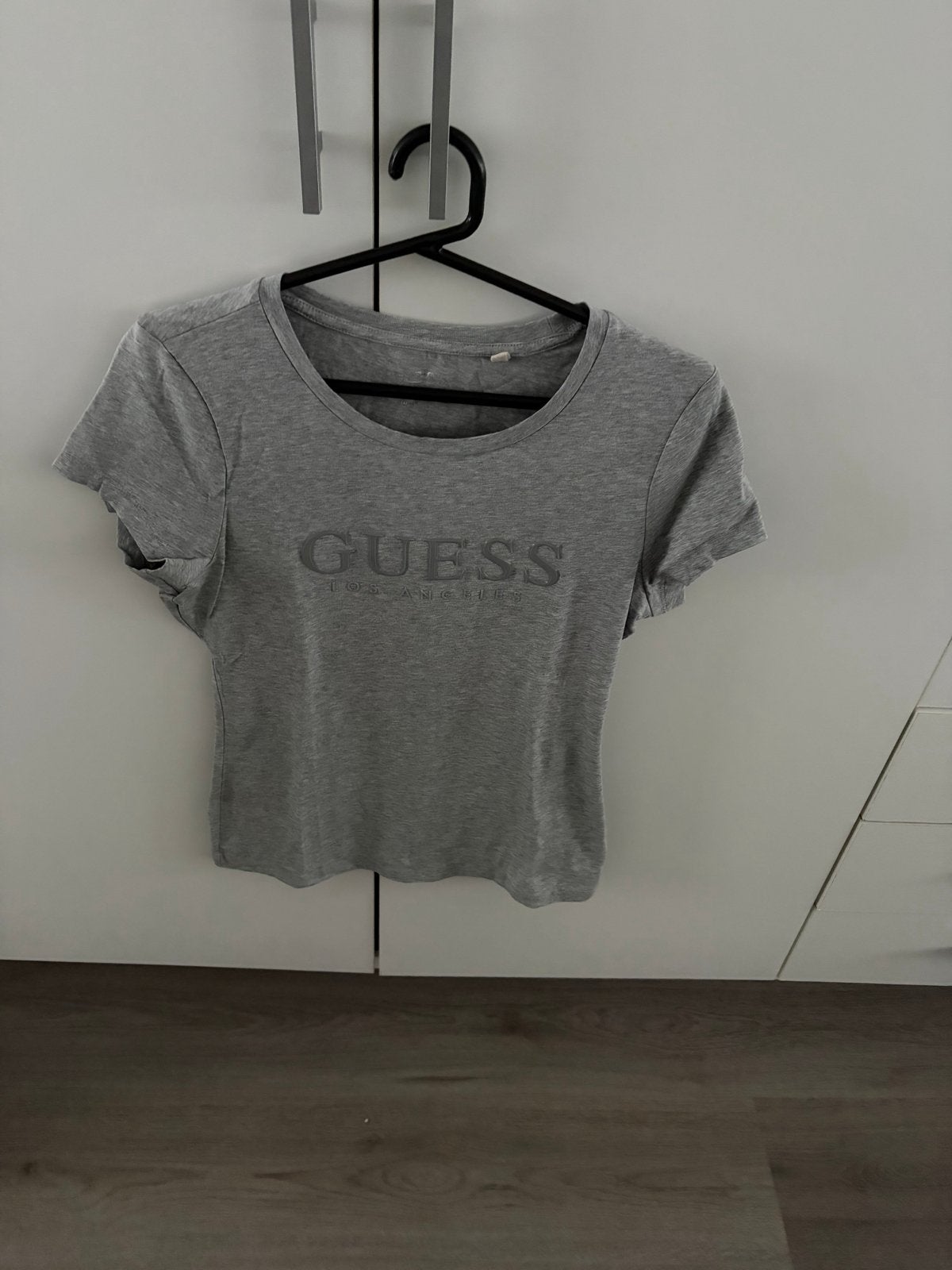 Dames Guess T-shirt grijs maat S/M, Kleding | Dames, Ophalen, Korte mouw, Maat 36 (S), Grijs