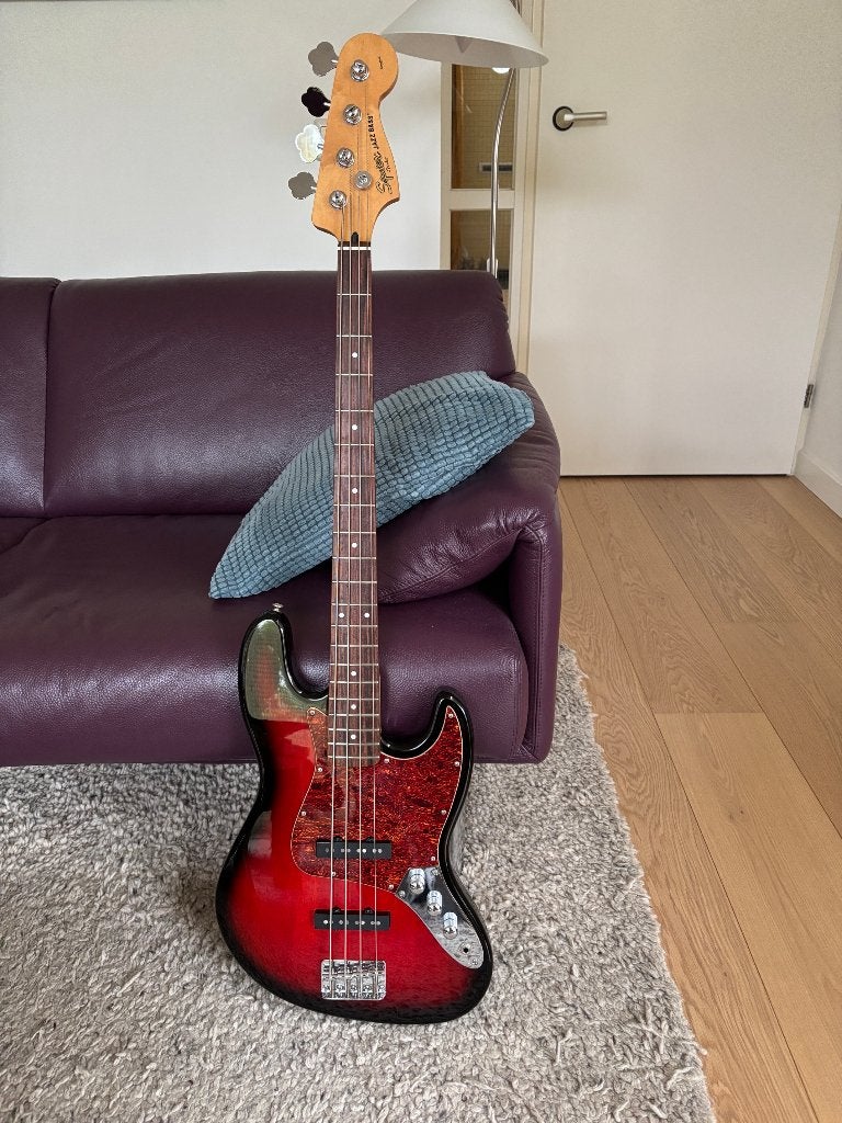 Squier Jazz Bass Standard Series, Muziek en Instrumenten, Snaarinstrumenten | Gitaren | Bas, Ophalen, Zo goed als nieuw, Elektrisch
