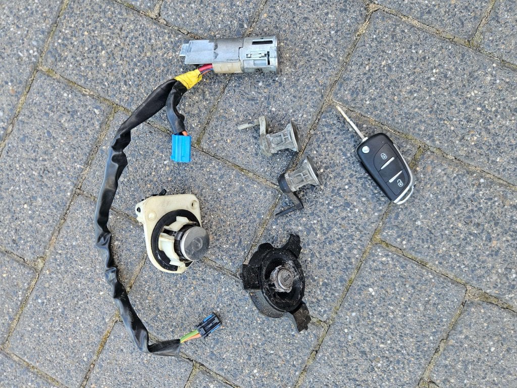 SLEUTELSET PEUGEOT 206 / 206CC, Niet ingevuld, Gebruikt, Niet ingevuld, Ophalen of Verzenden