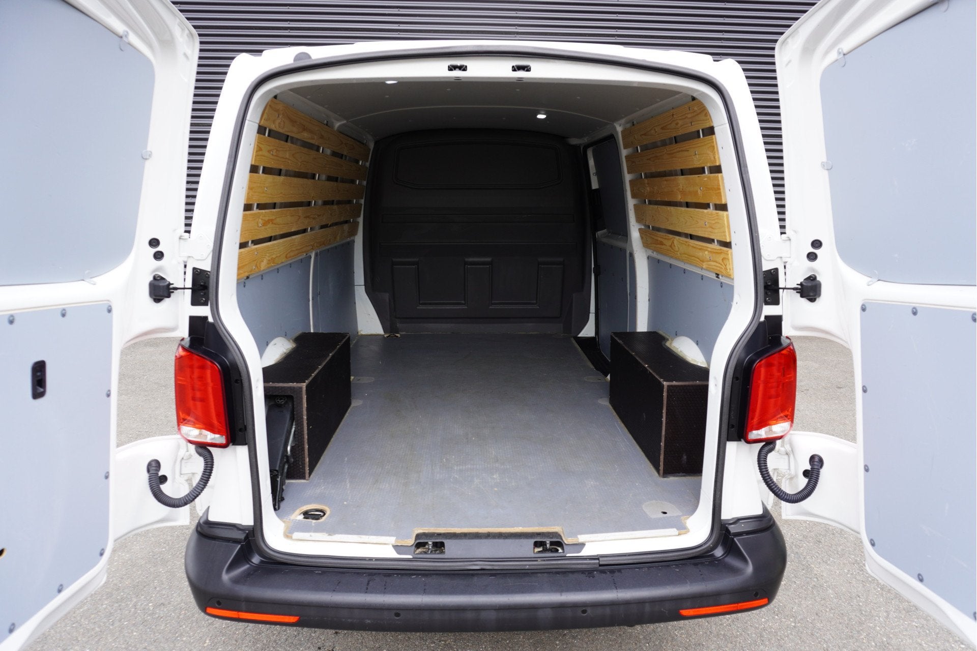 Volkswagen Transporter 110pk L2H1 Comfortline Cruise control, Auto's, Voorwielaandrijving, Gebruikt, Euro 6, 4 cilinders