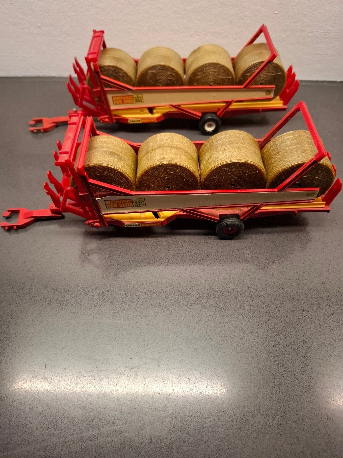 te koop britains, krone benac, Hobby en Vrije tijd, Modelauto's | 1:32, Ophalen of Verzenden, Tractor of Landbouw, Britains