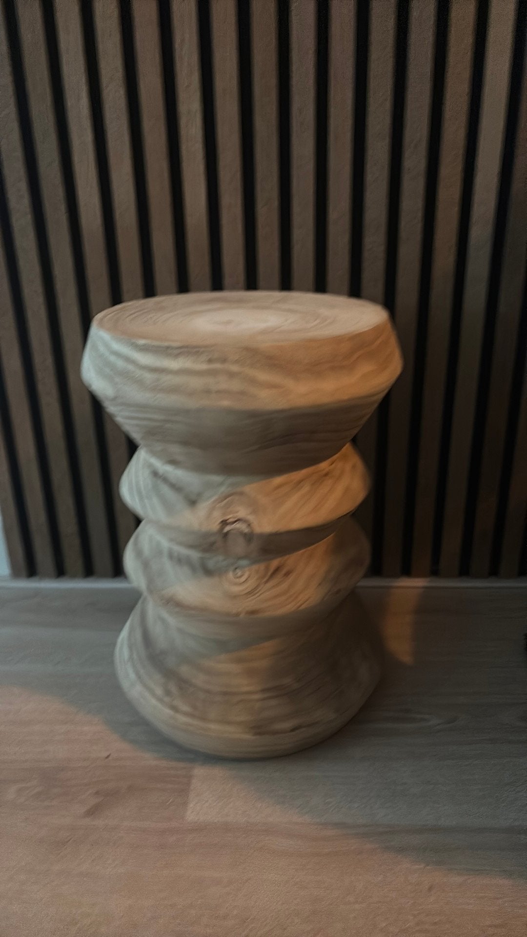 Decoratief Houten Krukje - Massief Hout, Huis en Inrichting, Krukjes, Ophalen of Verzenden, Gebruikt, Hout