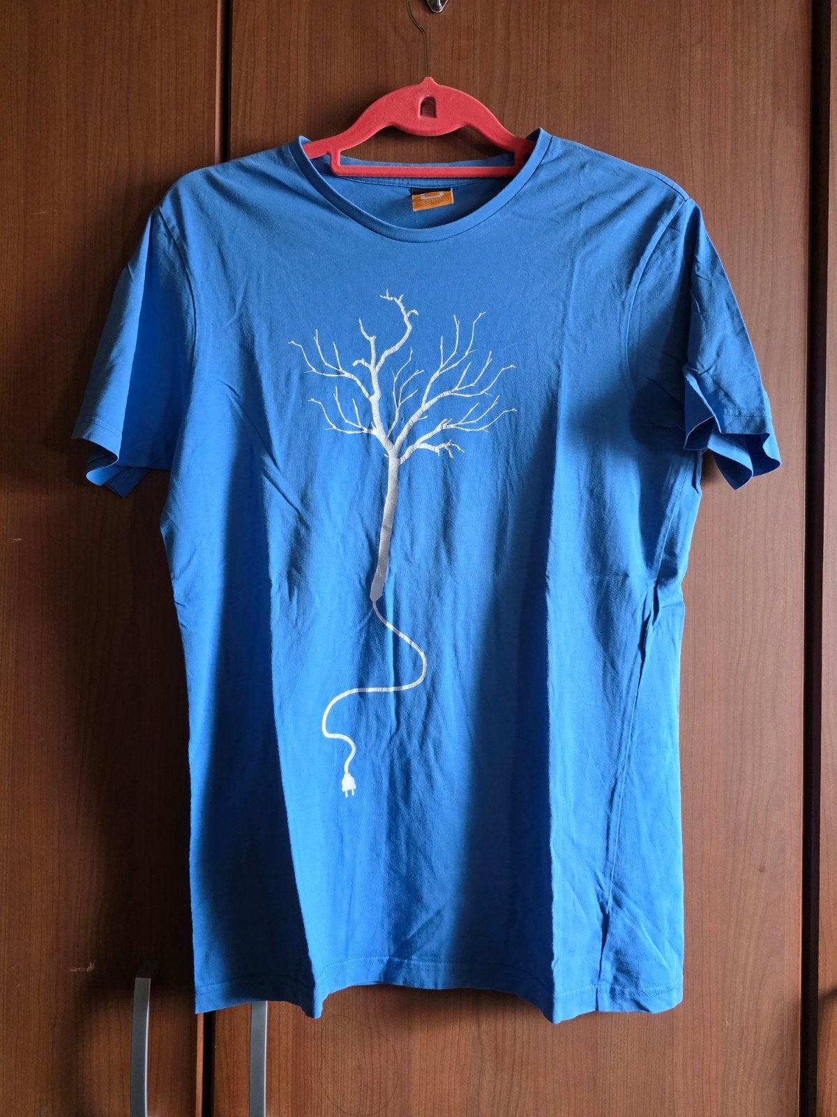 Okimono T-shirts - blauw - boom met stekker - groene stroom, Kleding | Heren, Blauw, Ophalen of Verzenden, Okimono, Gedragen