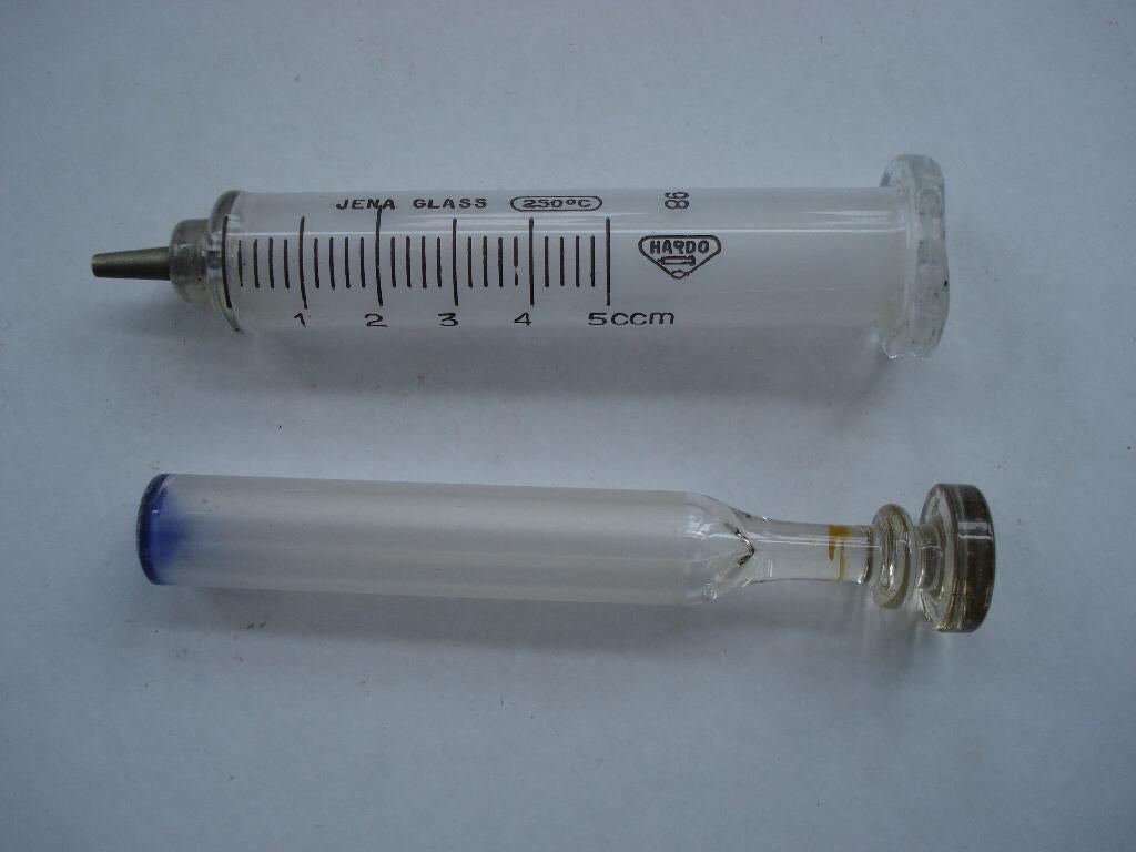 oud medisch instrument injectiespuit glas Hardo, Ophalen