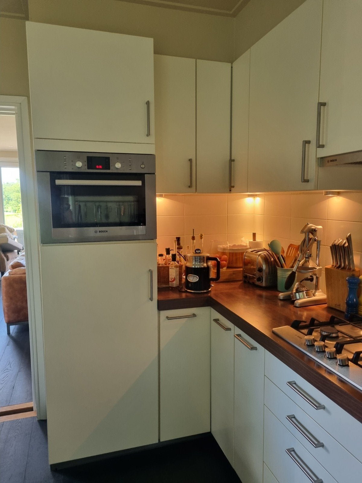 Gratis Tulp keuken met Bosch apparatuur en Grohe kraan, Ophalen
