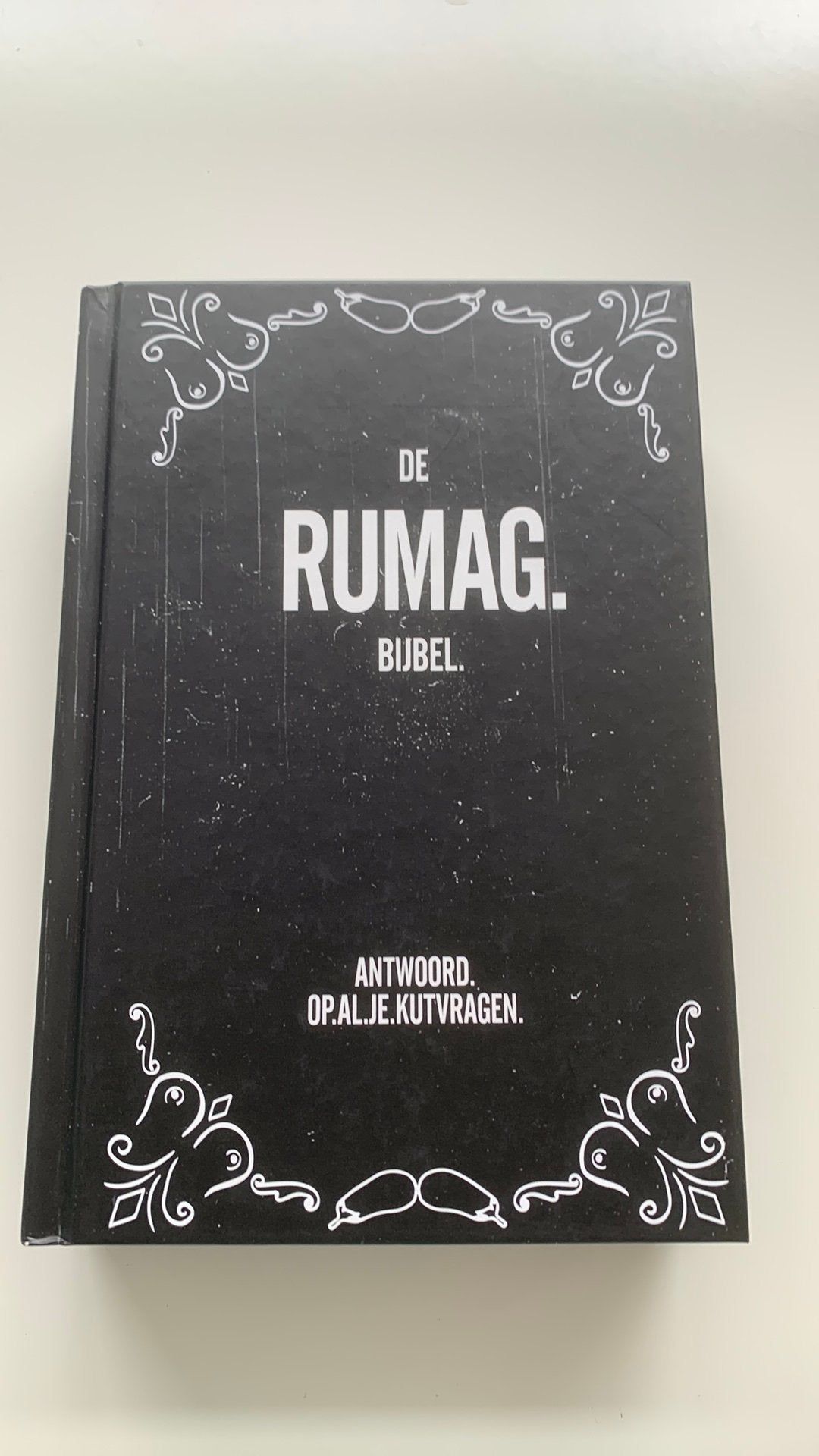 Rumag - De Rumag bijbel, Boeken, Humor, Ophalen of Verzenden, Zo goed als nieuw, Rumag