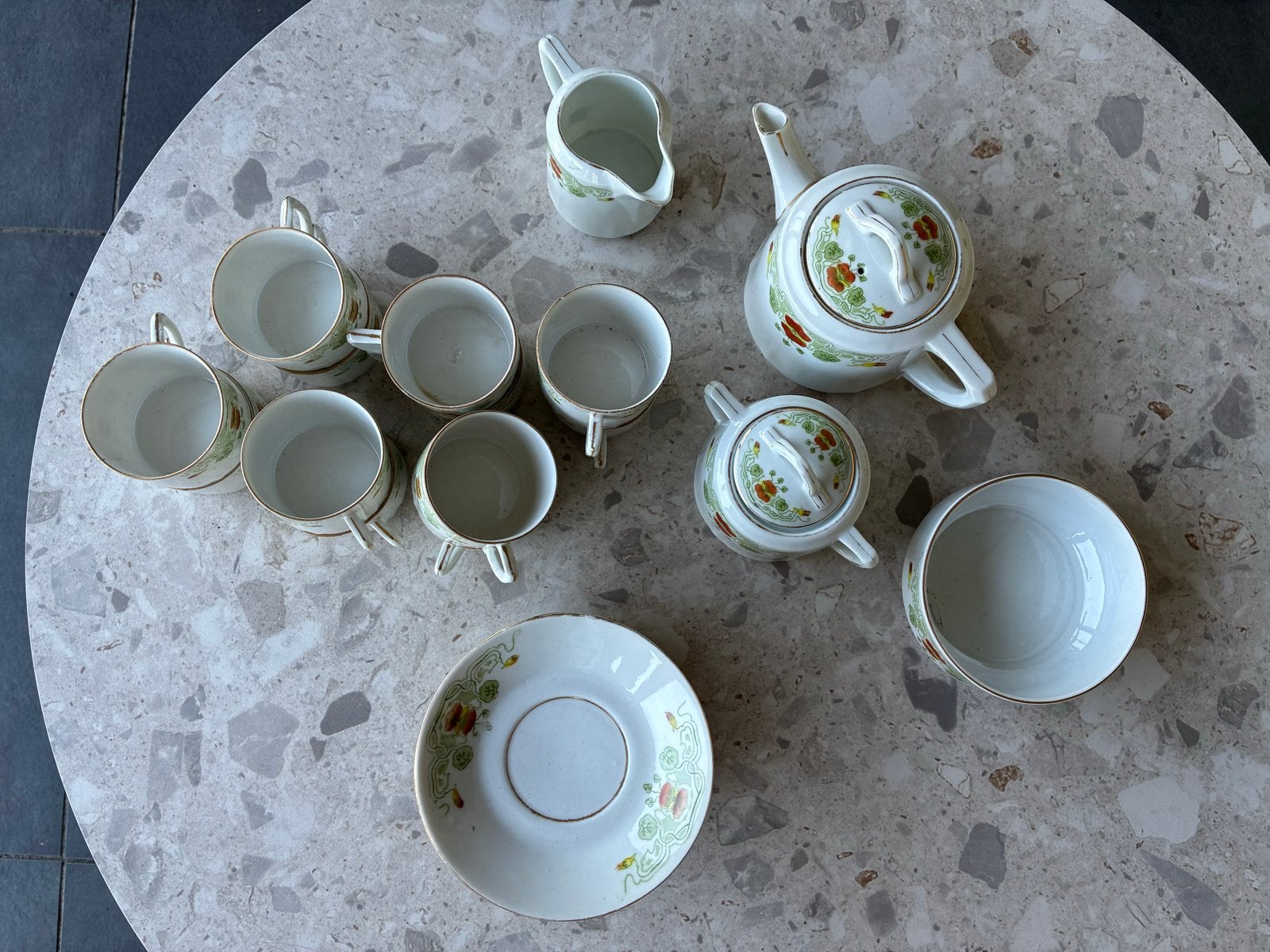 Antiek theeservies met bloemmotief en gouden rand, Ophalen