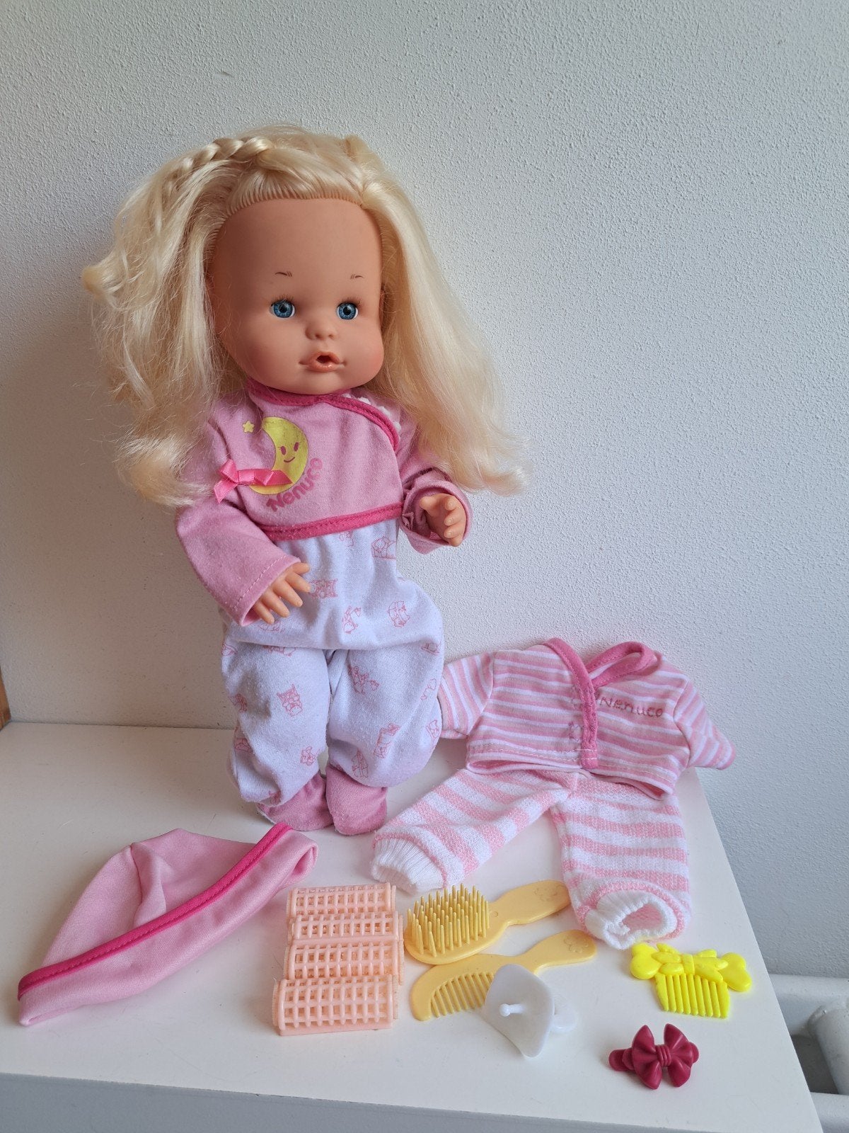 Nenuco Famosa pop met kleding 32 cm, Ophalen of Verzenden, Zo goed als nieuw, Pop