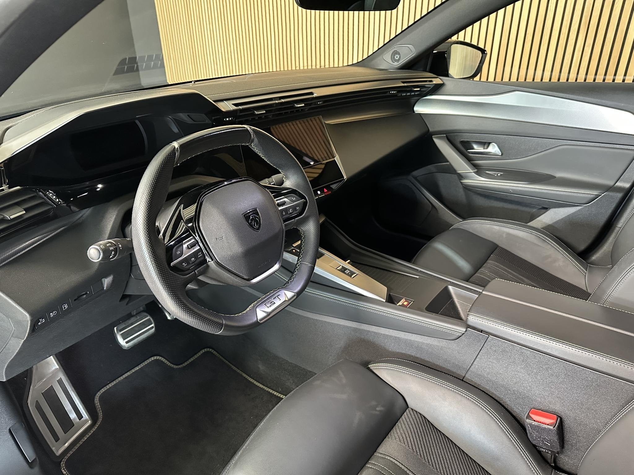 Peugeot 408 1.6 HYbrid GT 225 First Edition NL auto | Schuif, Auto's, Gebruikt, Euro 6, 4 cilinders, Alcantara
