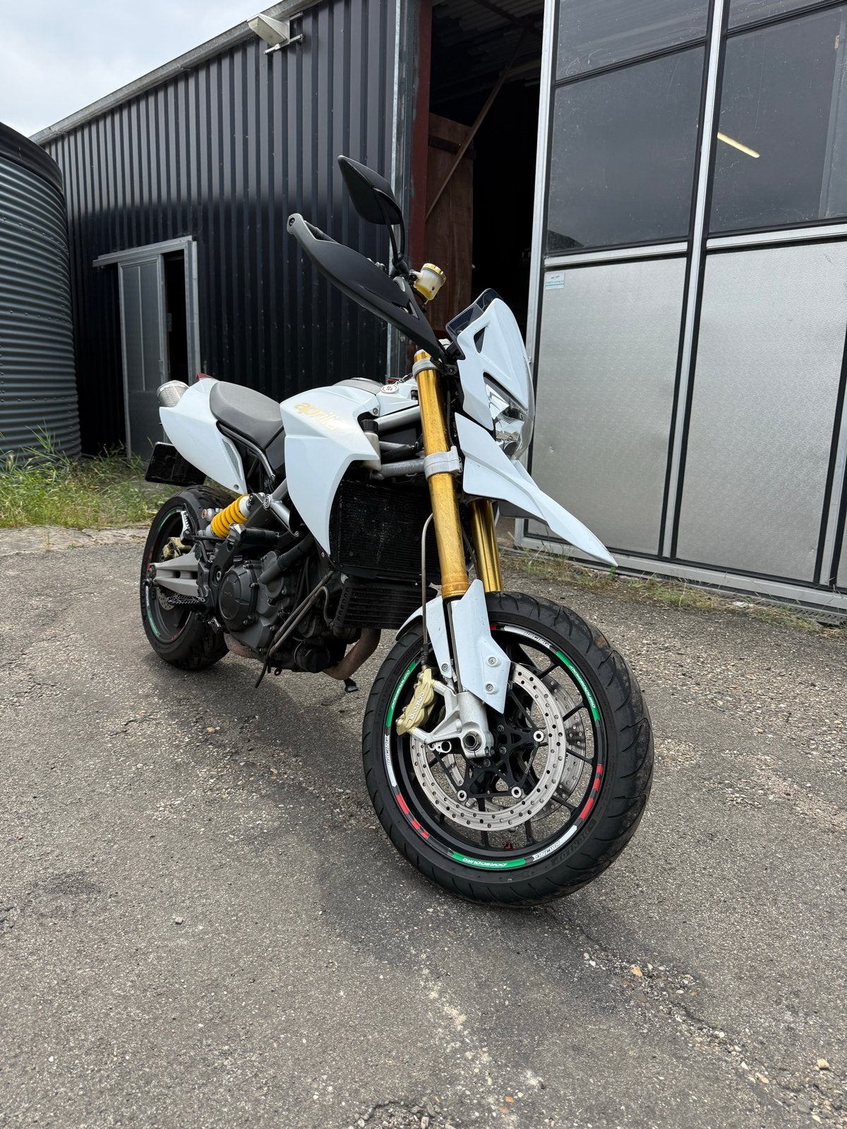 Aprilia Dorsoduro 1200 - Supermoto, 2 cilinders, Motorrijbewijs A, Gebruikt, Particulier
