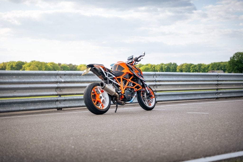 Bomvolle KTM 1290 Superduke 2015, 2 cilinders, Traction Control, Occasion, Motorrijbewijs A