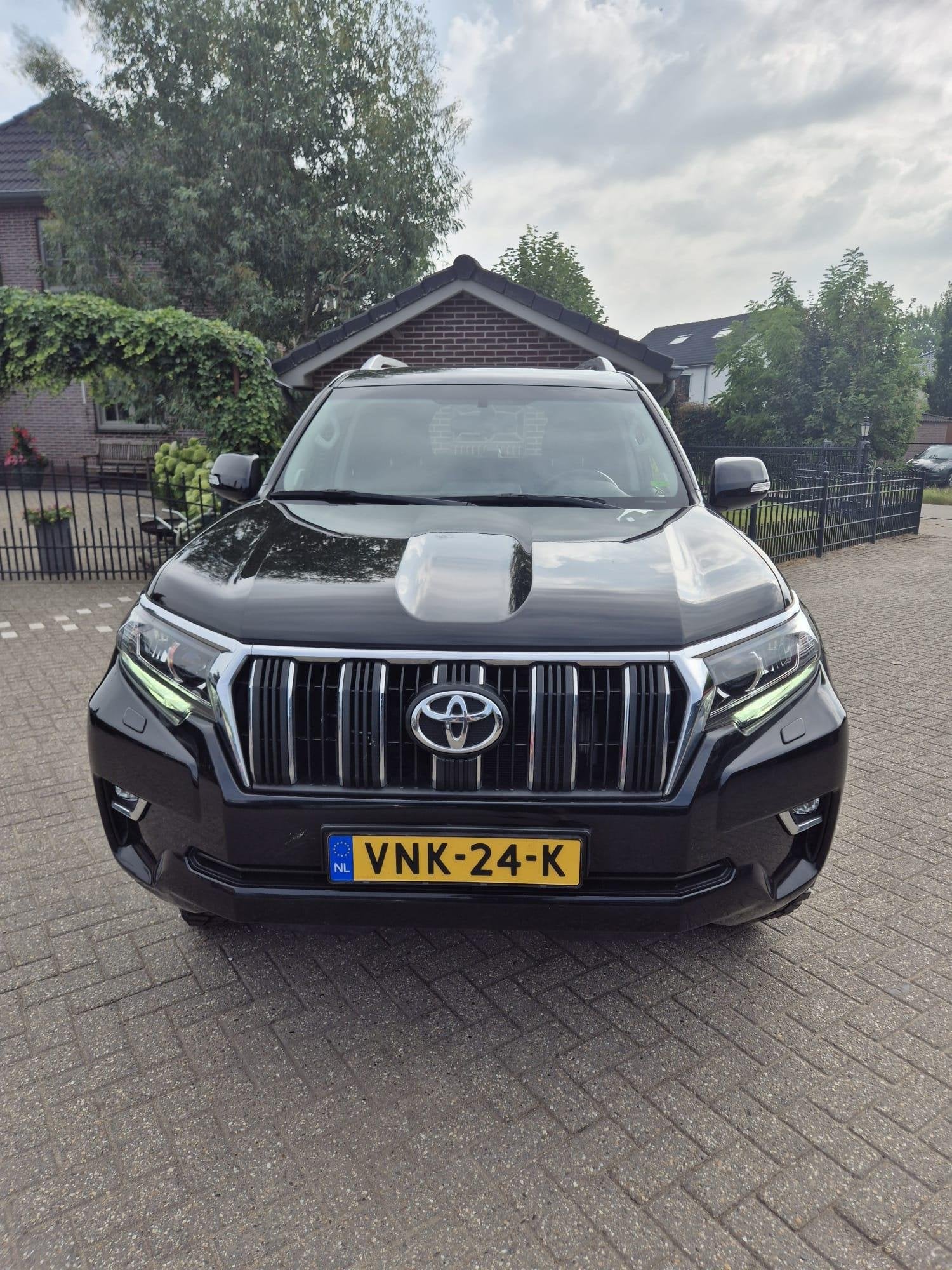 Toyota Land Cruiser 2.8 D-4D-F Challenger Window Van, Auto's, Automaat, Dealer onderhouden, Stof, Gebruikt