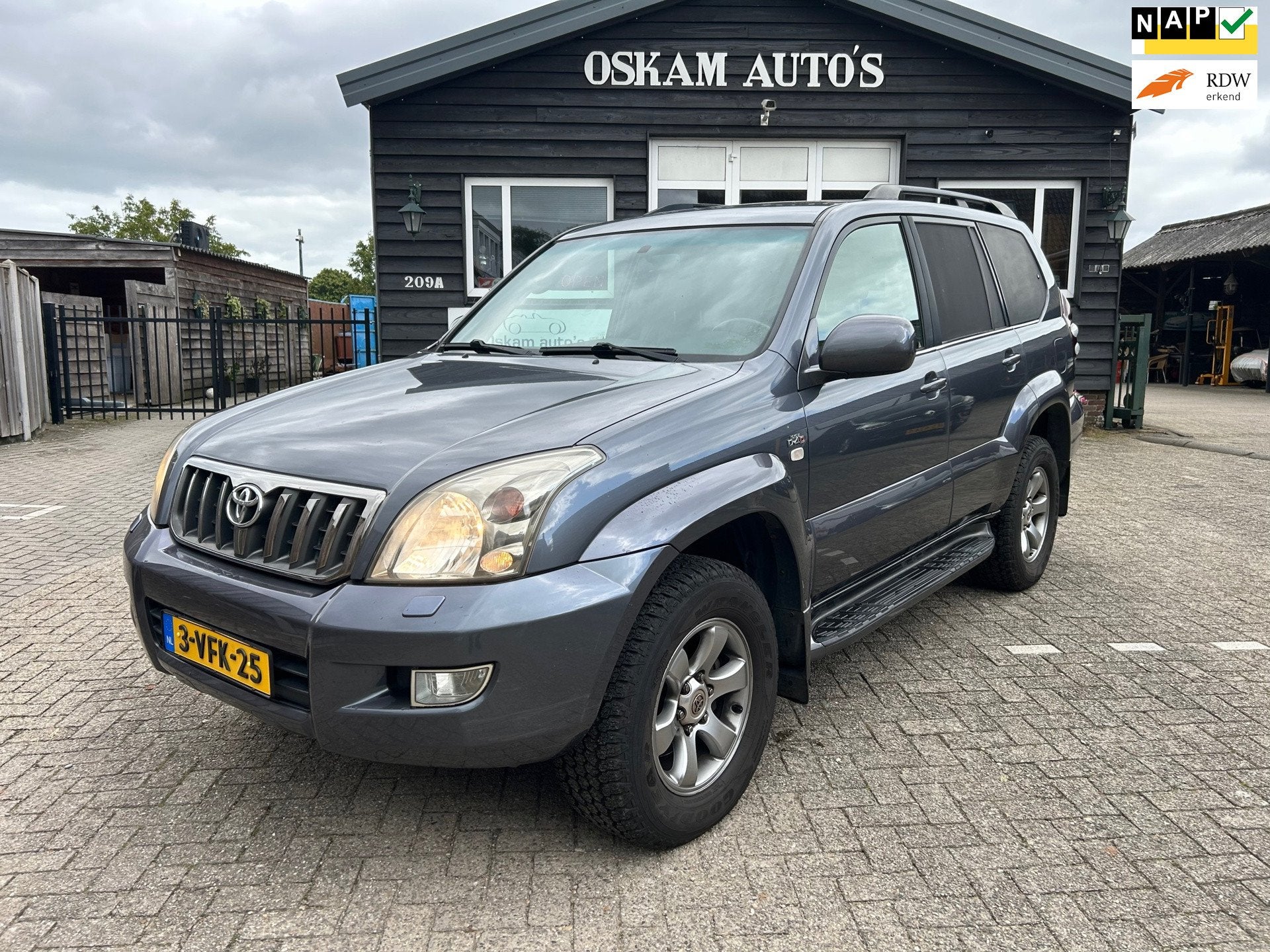 Toyota Land Cruiser 3.0 D-4D VX HR Window Van Automaat, Auto's, Dealer onderhouden, Gebruikt, 4 cilinders, Stoelverwarming