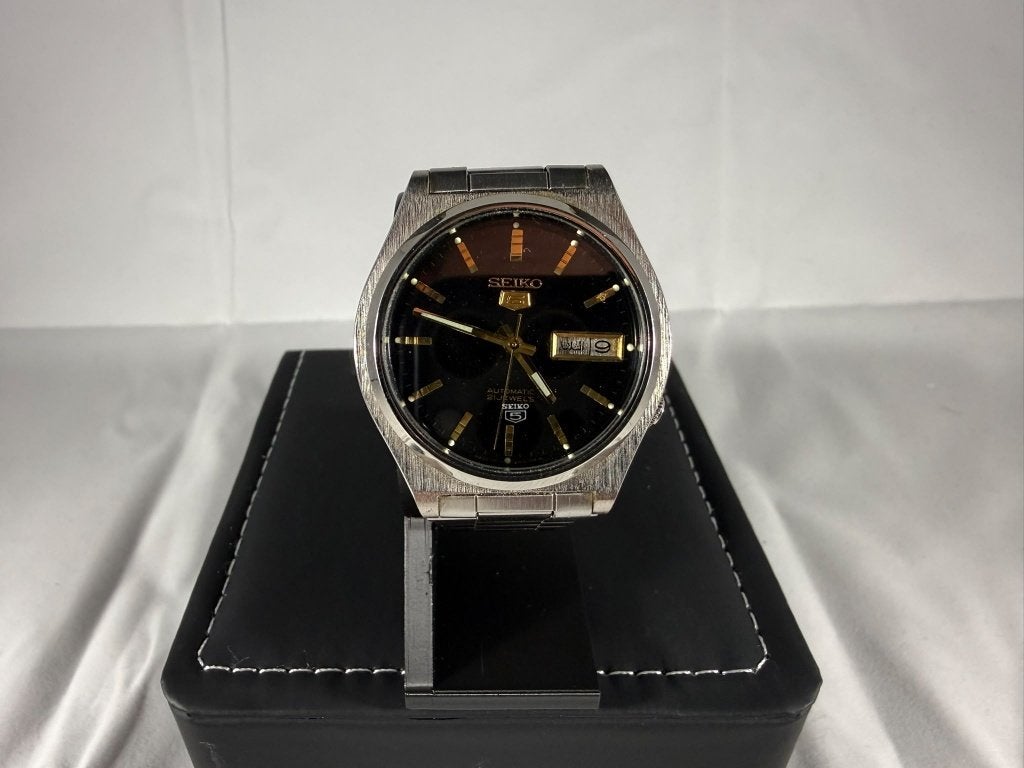 Seiko 5 Automatic – Black & Gold | Vintage, Staal, Polshorloge, Info@seiko.nl, Ophalen of Verzenden