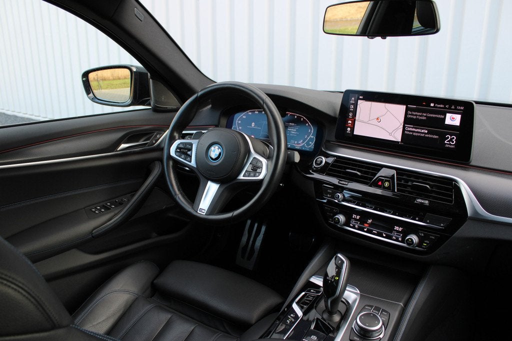 BMW 5 Serie 545e xDrive M-sport black edition | Incl. 12 maa, Auto's, BMW, Automaat, 12 maanden, Gebruikt, 394 pk