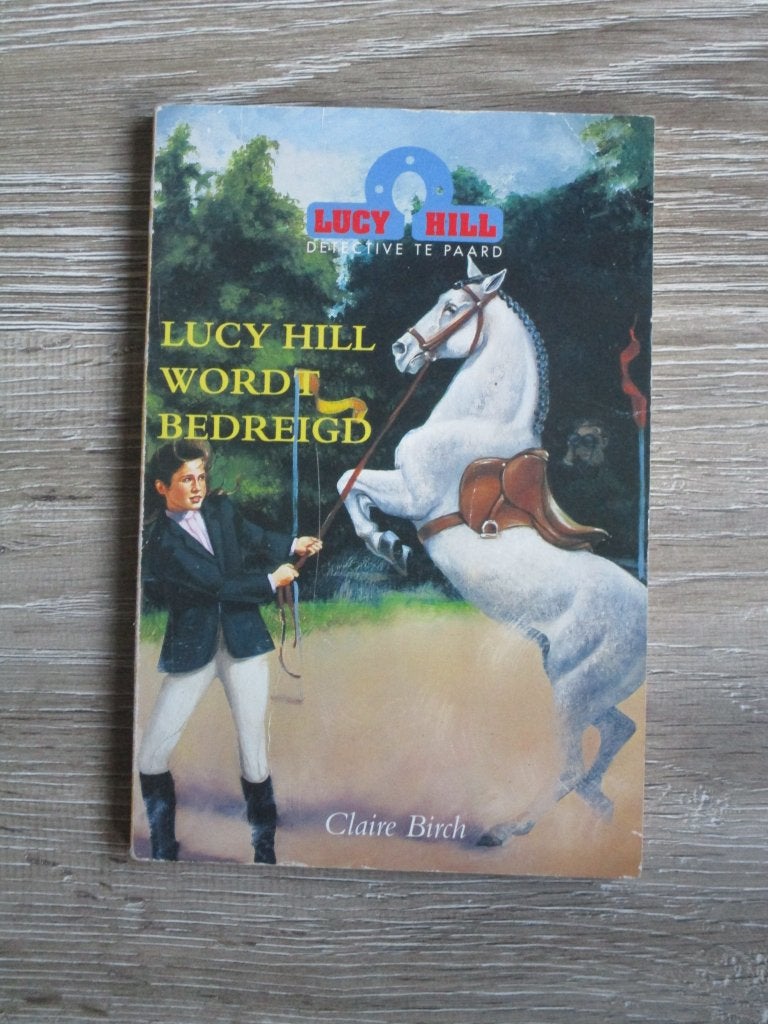 Lucy Hill wordt bedreigd - Claire Birch, Ophalen of Verzenden, Gelezen, Fictie algemeen