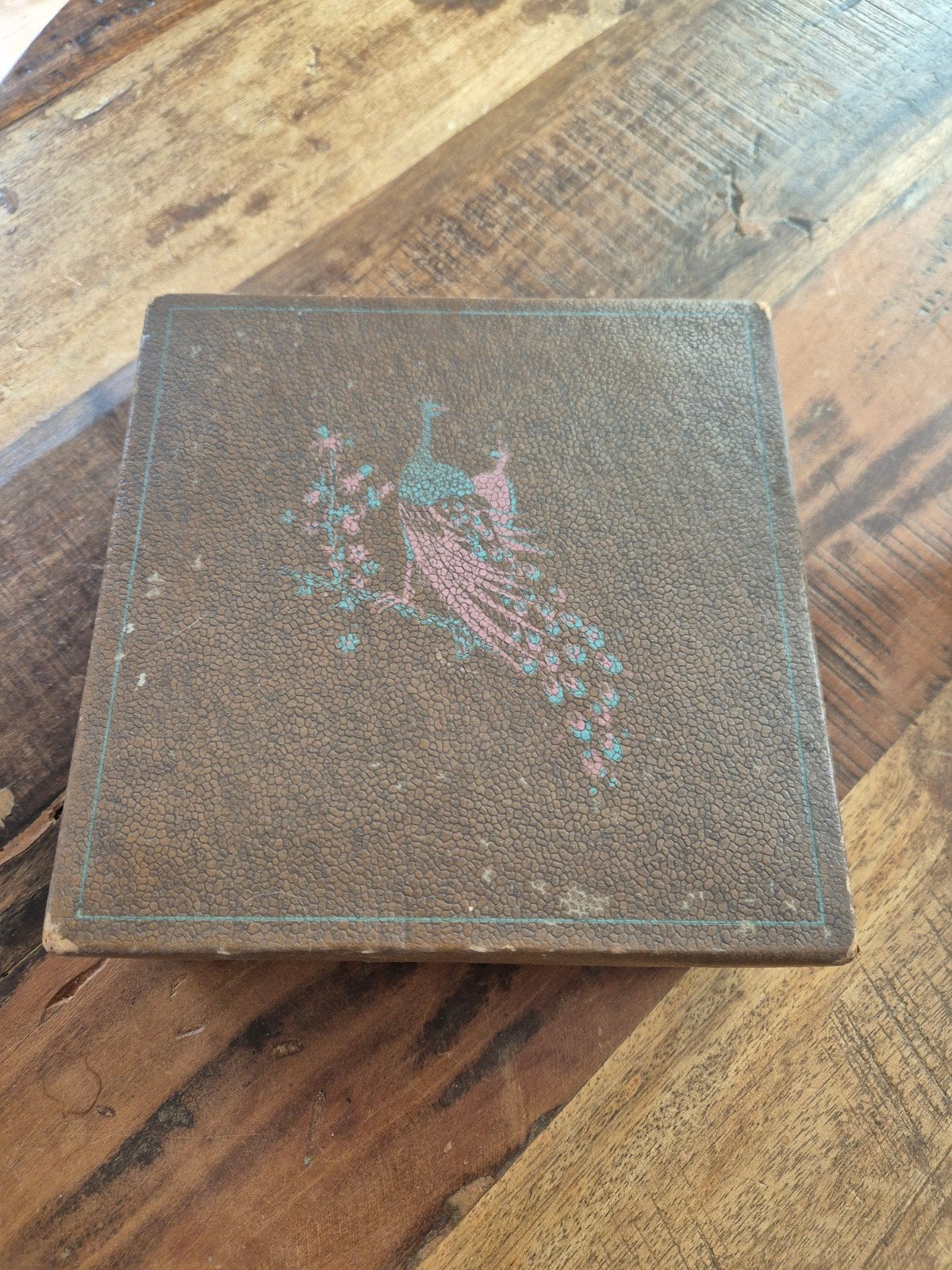 Brocante kartonnen doos met pauwen afbeelding op deksel, Antiek en Kunst, Curiosa en Brocante, Ophalen of Verzenden