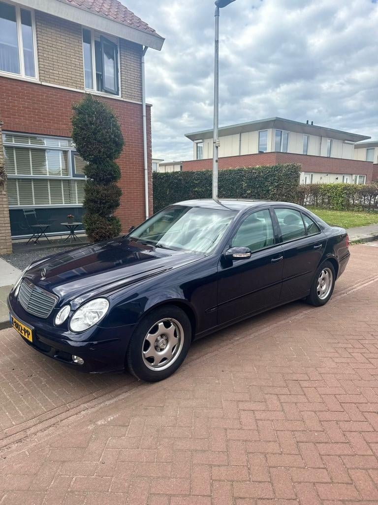Mercedes-Benz E-Klasse E220 AUT Originele km, Automaat, Beige, 4 cilinders, Blauw