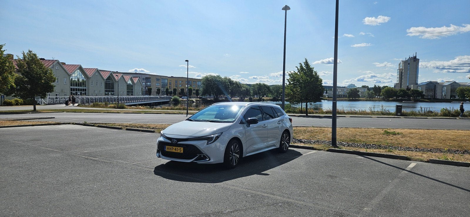 Toyota Corolla TS 1.8 Hybrid 122pk CVT 2025 Grijs, Auto's, 450 kg, 750 kg, Corolla TS, Te koop