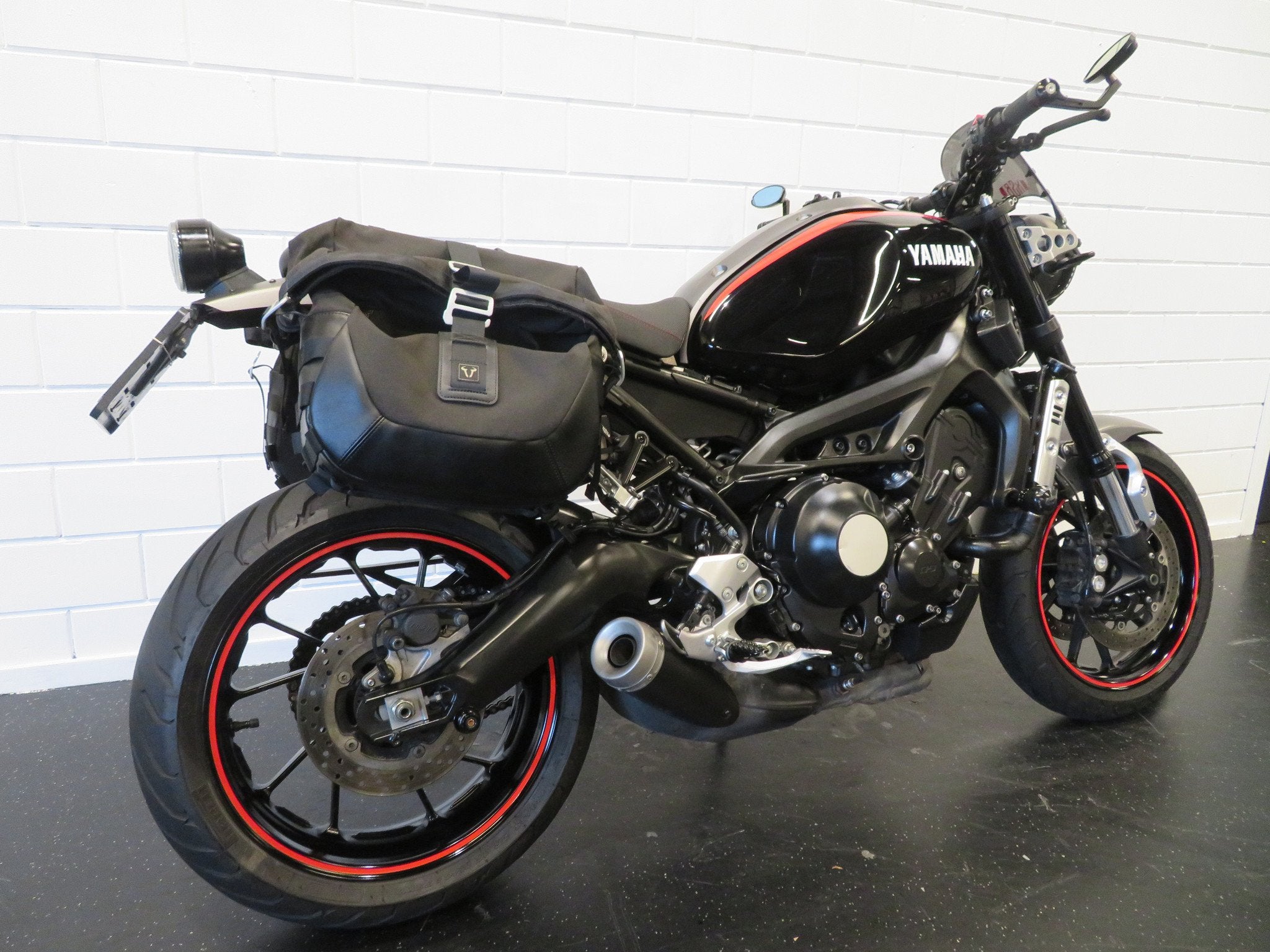 Yamaha XSR 900 XSR900 ABS TASSEN HISTORIE (bj 2021), Bedrijf, 900 cc, Naked bike