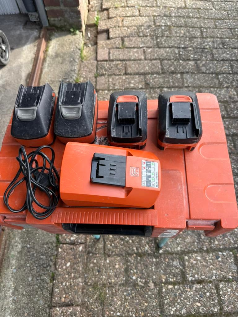 Fein multitool accu’s en oplader, Ophalen of Verzenden, Gebruikt