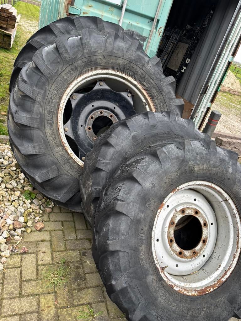 Case International onderdelen banden spatborden motorkap, Zakelijke goederen, Ophalen