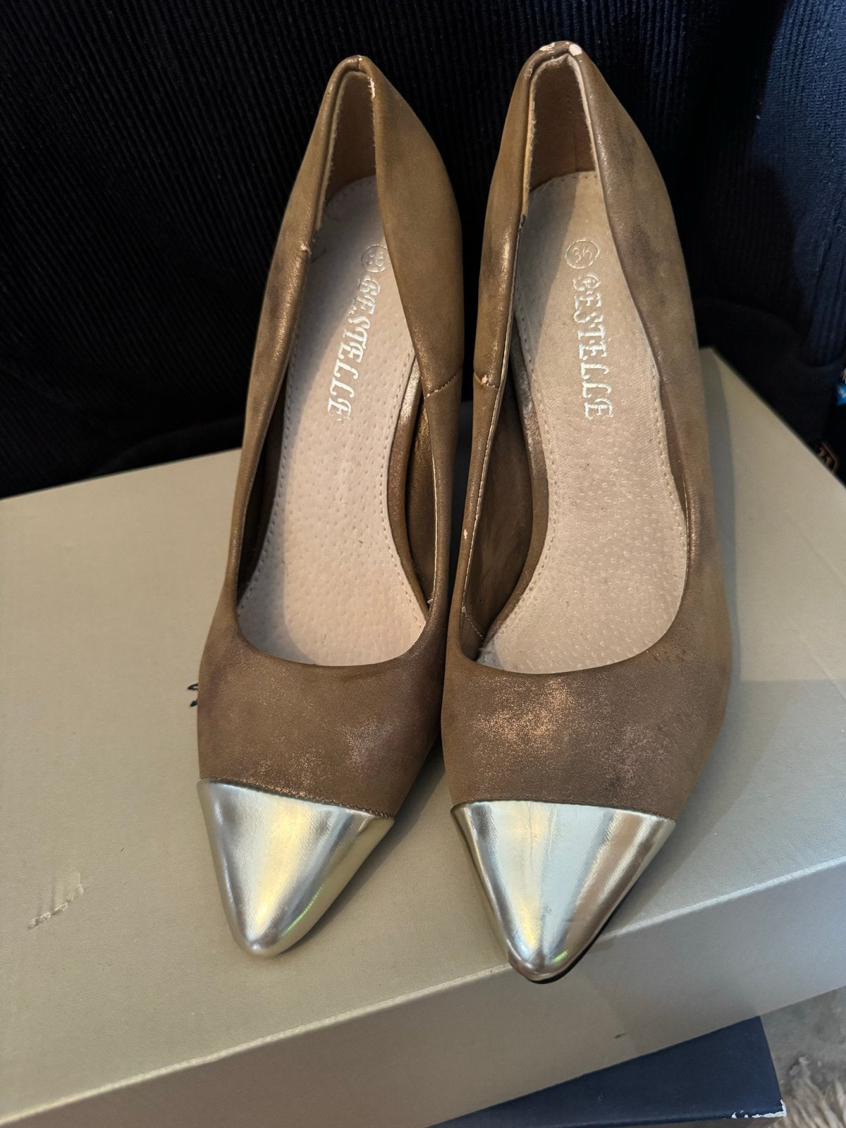 Gedragen Bestelle Pumps met Gouden Neus, Ophalen of Verzenden, Gedragen, Bruin, Pumps