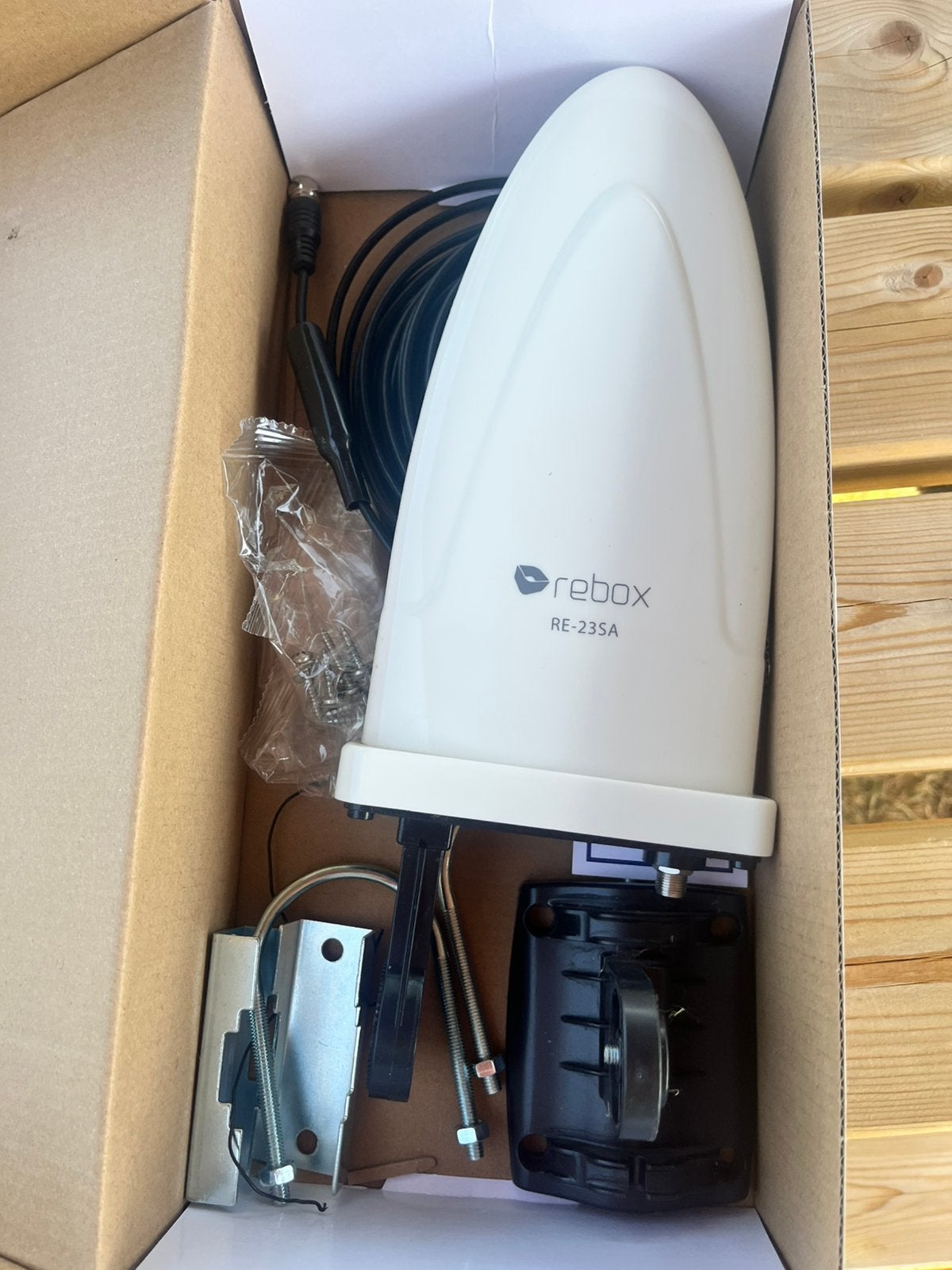 Buitenantenne versterker RE-23SA DVB-T2, Audio, Tv en Foto, Schotelantennes, Ophalen, Zo goed als nieuw, Overige merken