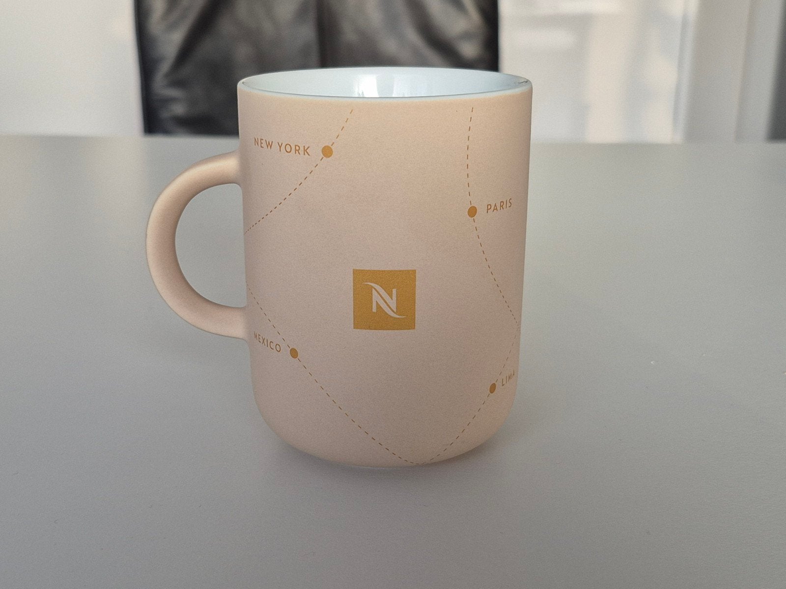 Nespresso koffie mok beker mug 380ml beige nieuw limited edi, Ophalen of Verzenden, Nieuw, Overige stijlen, Kop(pen) en/of Schotel(s)