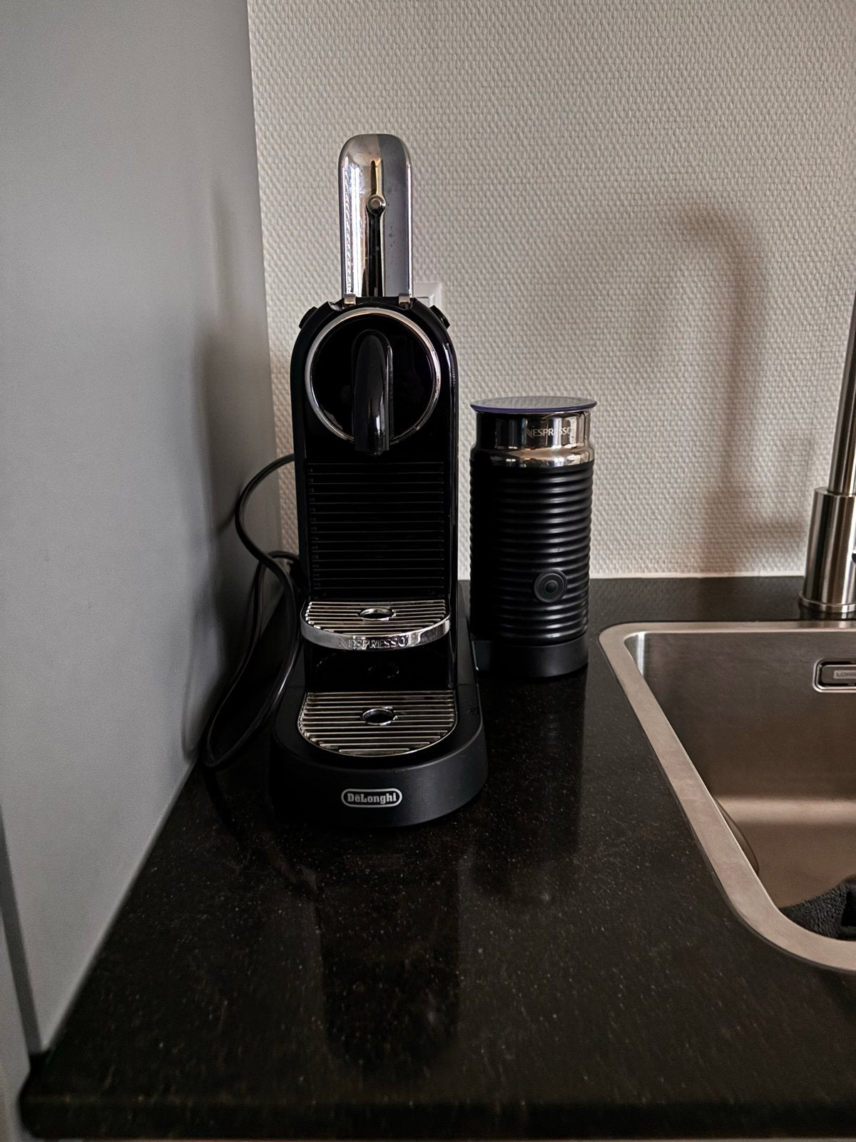 Nespresso De'Longhi koffiezetapparaat met melkopschuimer, Witgoed en Apparatuur, Koffiezetapparaten, Ophalen, Espresso apparaat