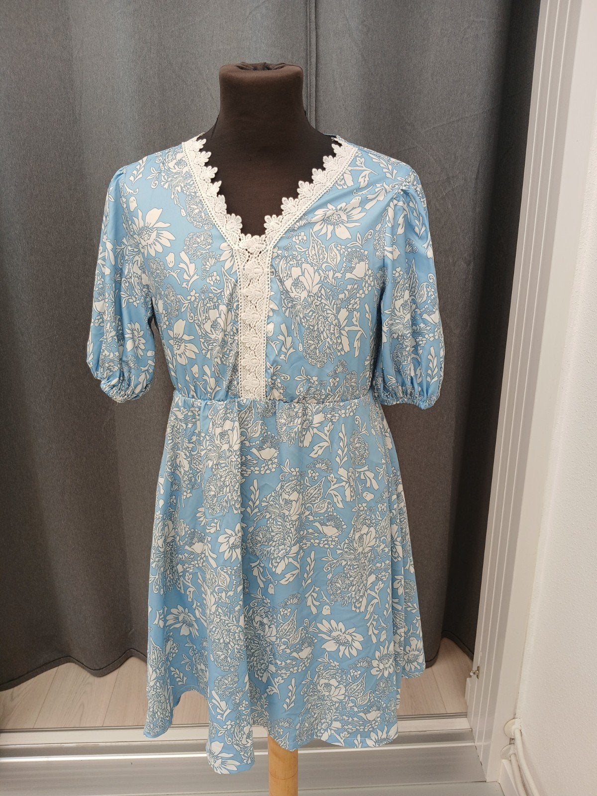 Shein nieuwe blauw/witte jurk maat M, Ophalen of Verzenden, Nieuw, Blauw, Onder de knie