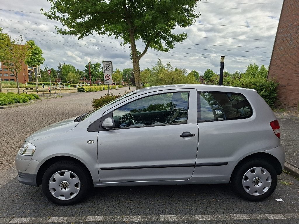 Volkswagen Fox 1.2 40KW 2005 Grijs, 54 pk, 4 stoelen, 1198 cc, 973 kg