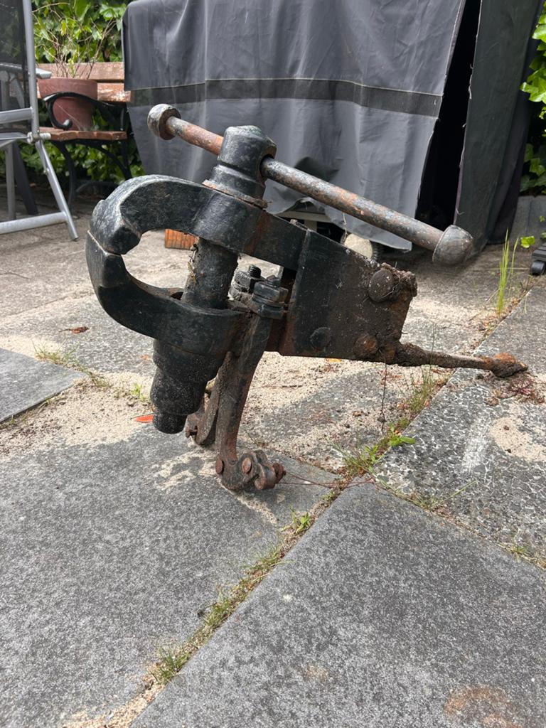 Antieke staartbankschroef gratis, Ophalen