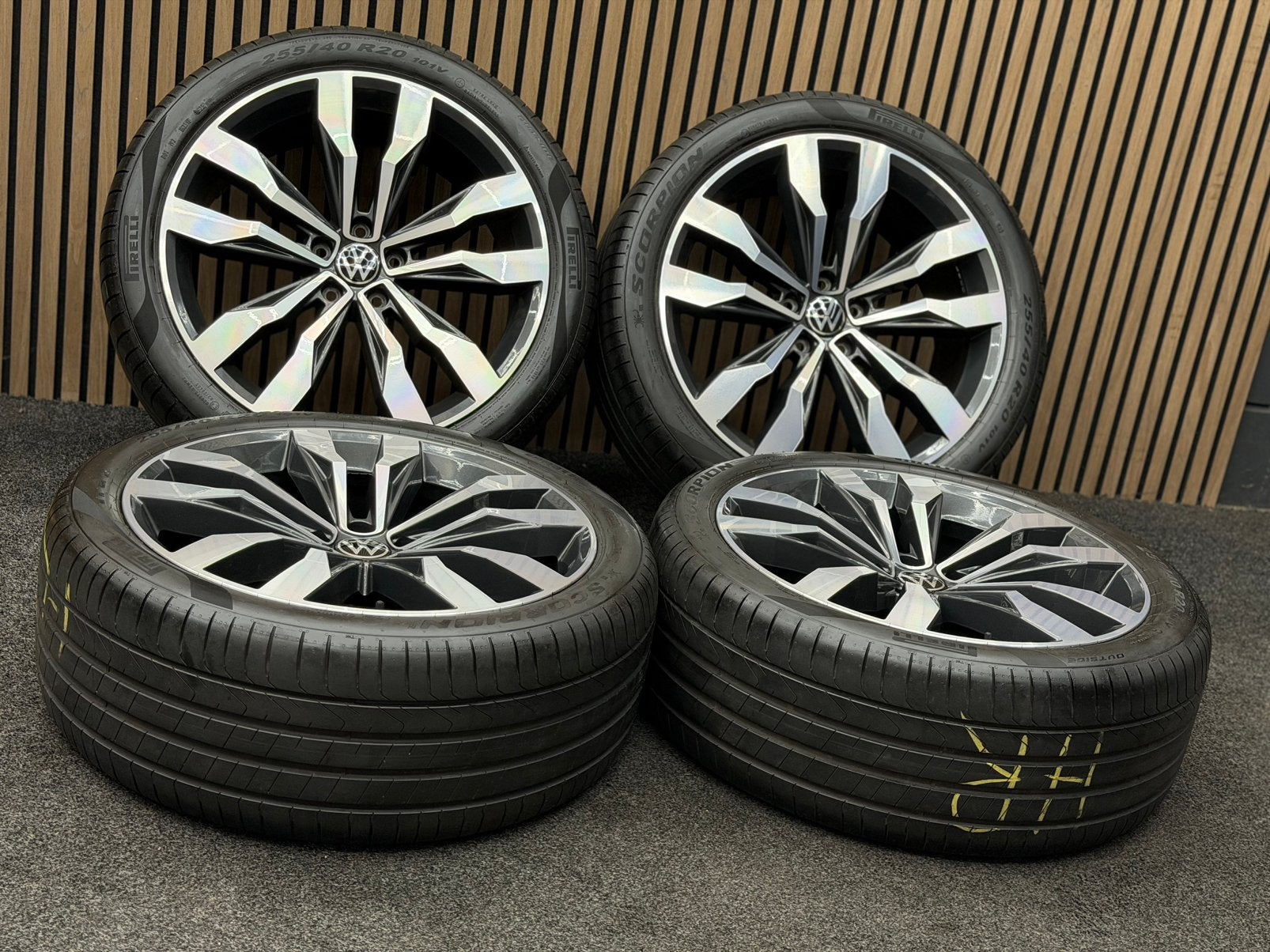 Originele 20 inch VW Tiguan Suzuka 5x112 ET38 Pirelli 2025, Ophalen, 255 mm, ., Banden en Velgen