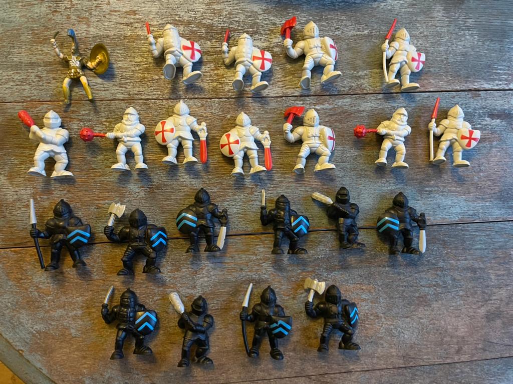 21 ridder poppetjes ridders figuurtjes Fisher Price, Ophalen of Verzenden, Zo goed als nieuw, Paard, Beeldje of Figuurtje