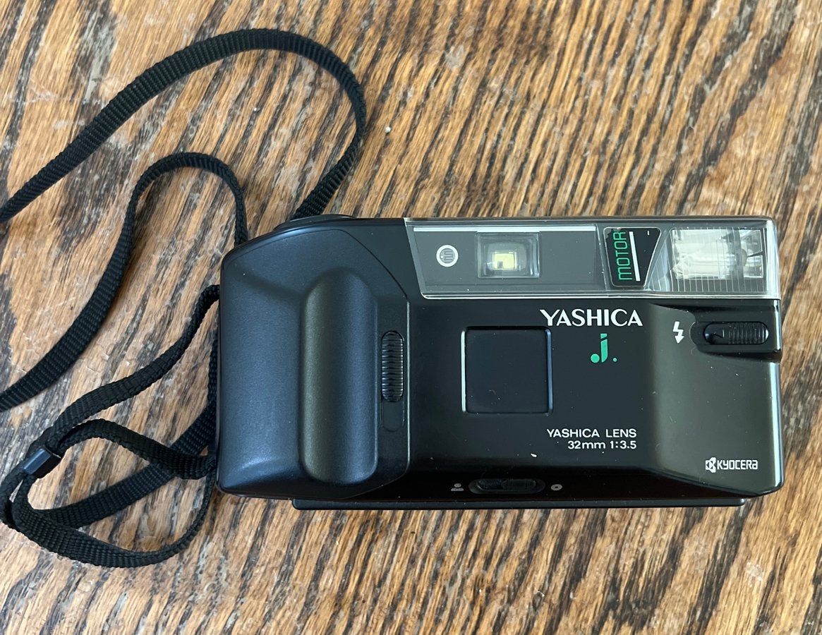 Yashica J. Compact Camera 32mm 1:3.5 Lens, Ophalen of Verzenden, Gebruikt, Compact, Overige Merken