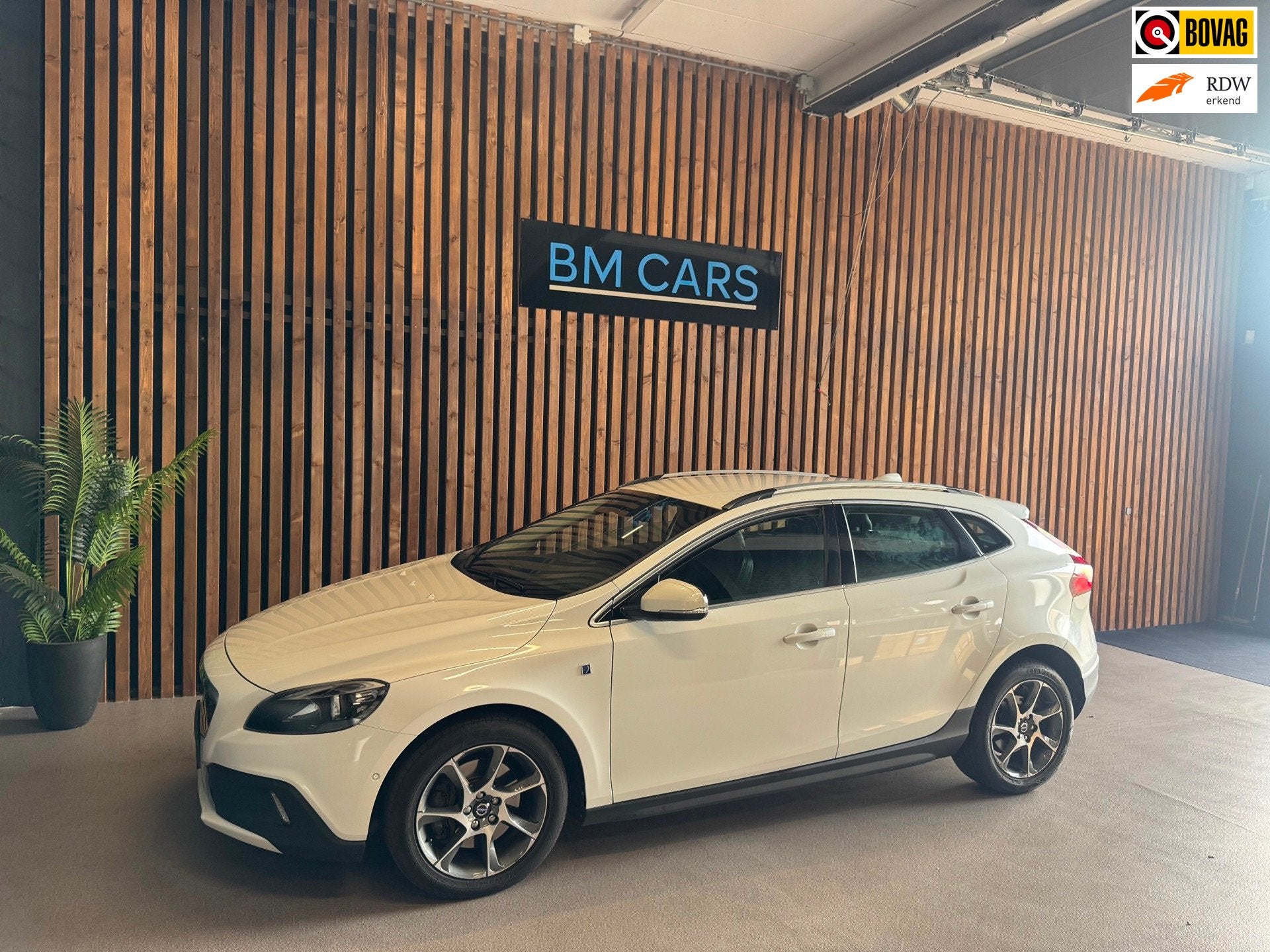 Volvo V40 Cross Country 1.5 T3 Ocean Race Automaat,Leer,Navi, Auto's, Volvo, Euro 6, 700 kg, Wit, Leder