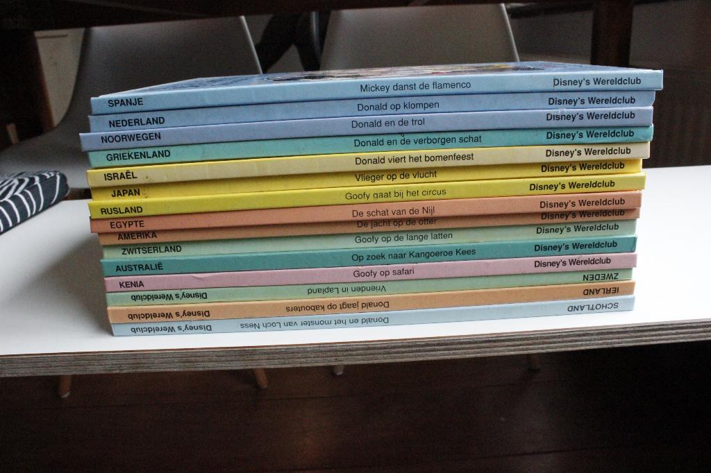 Disney wereldclub boeken 15 delen, Ophalen of Verzenden, Gelezen, Disney, Fictie algemeen