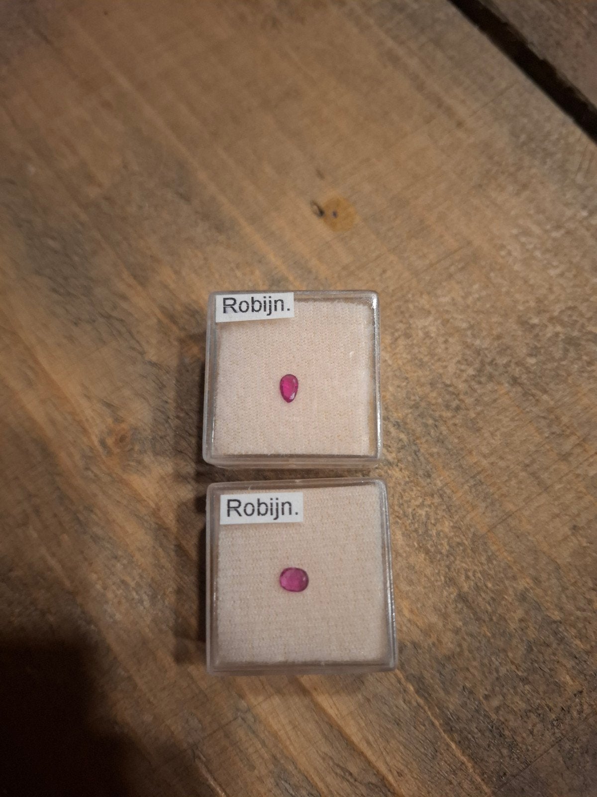 Twee natuurlijke robijnen uit Ceylon, 0.17 ct en 0.20 ct, Sieraden, Tassen en Uiterlijk, Ophalen of Verzenden, Zo goed als nieuw