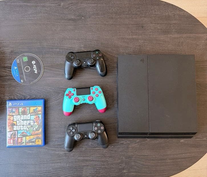 PlayStation 4 1TB met 3 controllers en 2 games, Spelcomputers en Games, Spelcomputers | Sony PlayStation 4, Gebruikt, Original
