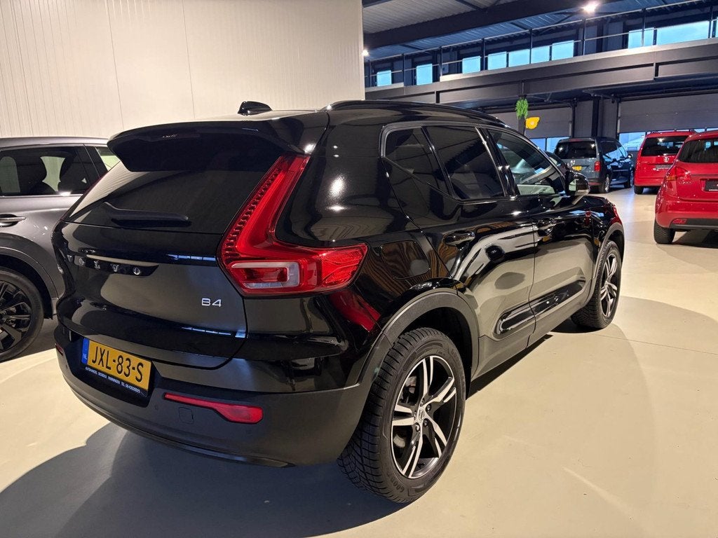 Volvo XC40 2.0 B4 R-design 2WD Panorama dak Mild Hybride, Auto's, Volvo, Gebruikt, Zwart, Bedrijf, Hybride Elektrisch/Benzine