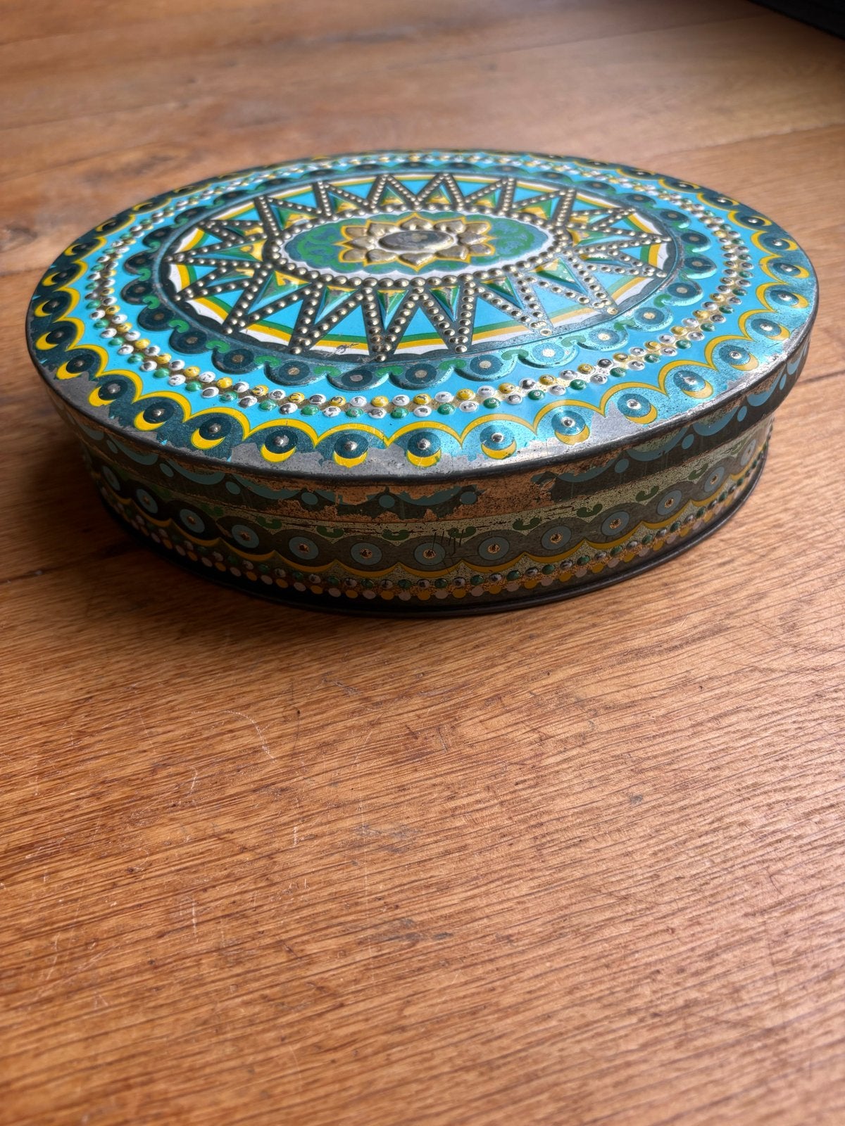 Vintage metalen doos met kleurrijk mandala-design, Antiek en Kunst, Ophalen of Verzenden