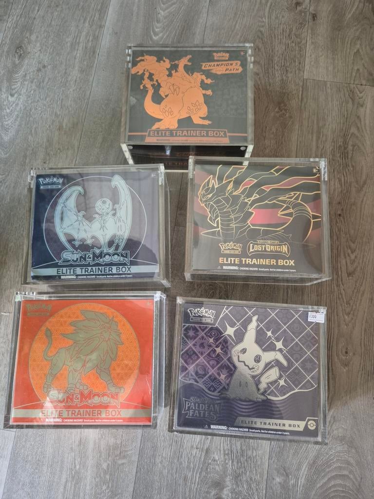 Pokémon ETB's Lost Origin, Champion's, Sun&Moon paldean fate, Ophalen of Verzenden, Zo goed als nieuw, Overige typen, Foil