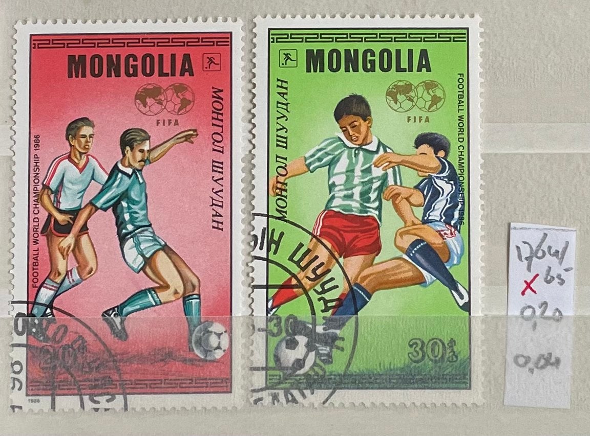 2 postzegels Mongolië; WK-voetbal 1986 Mexico, Ophalen of Verzenden, Gestempeld, Oost-Azië