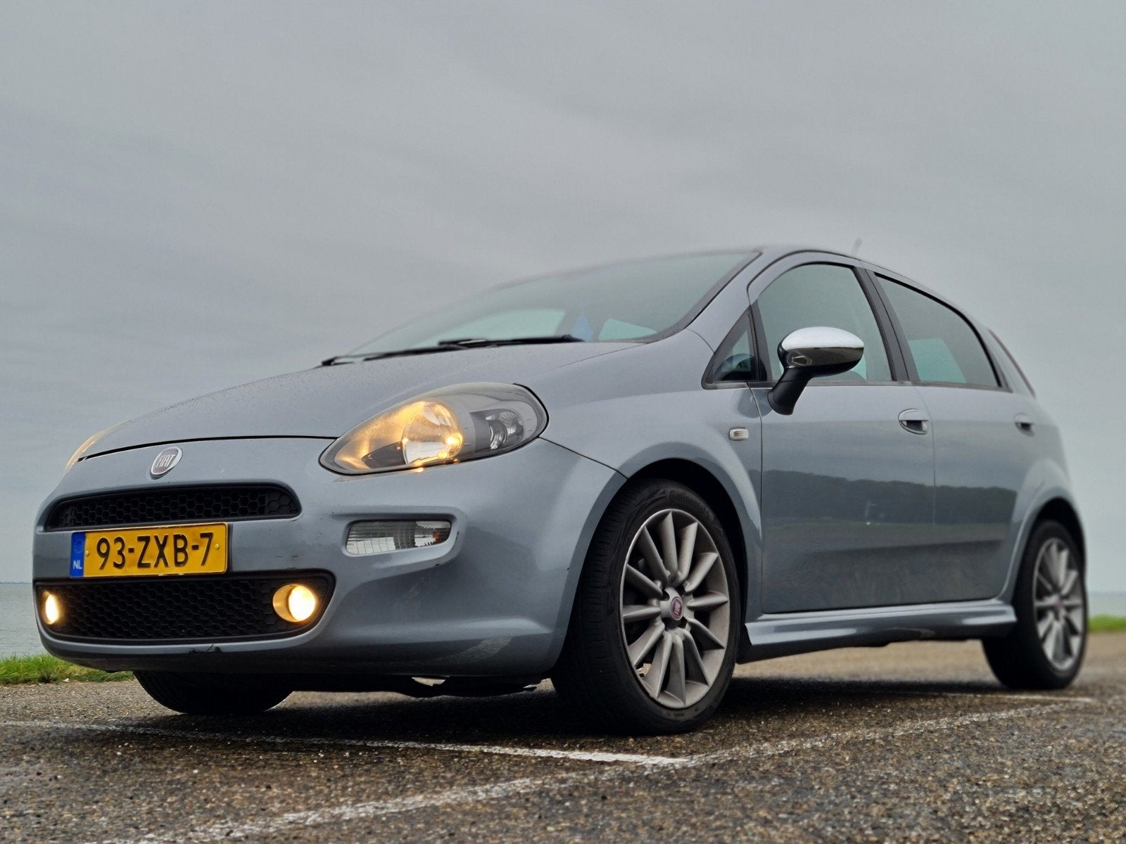 Fiat Punto Evo 0.9 Twinair 85 5-D 2013 Grijs
(NIEUWE APK!!!), Ophalen, Fiat